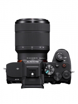 Sony Alpha ILCE-7 IV SEL FE 28-70mm OSS DSLM-Kit + UV-Filter Premium-Line + Reinigungsset GRATIS